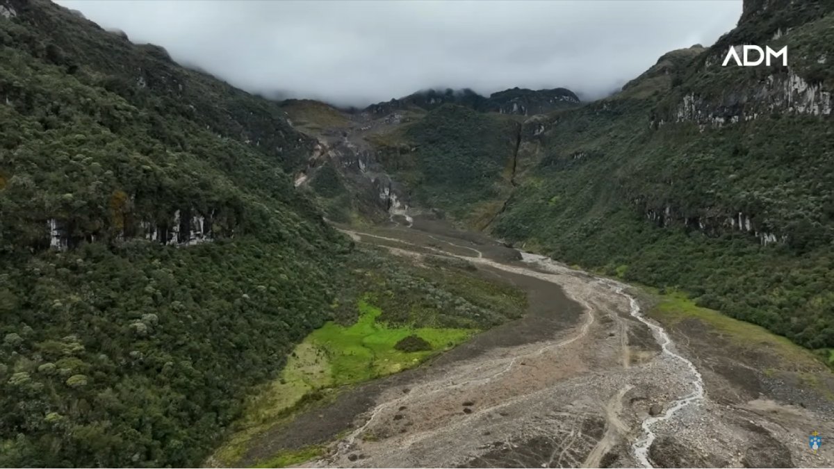 A viagem começa em Manizales e muda de cenário a cada quilômetro, com vegetação variando conforme a altitude