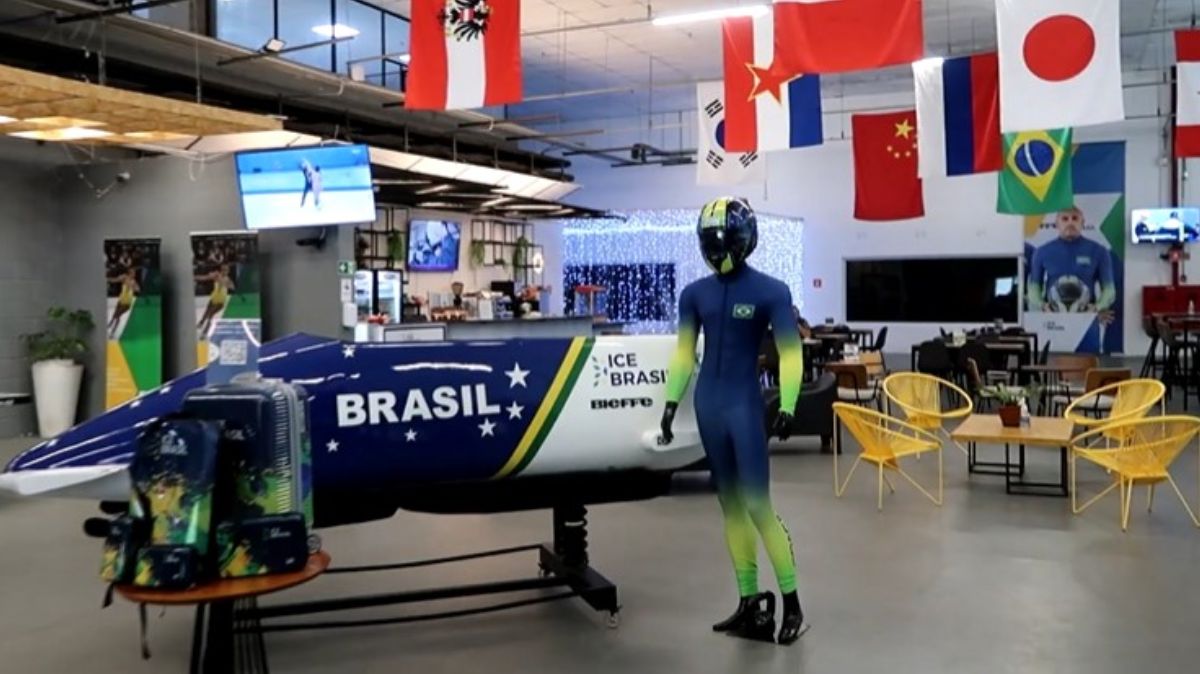 A Arena Ice Brasil é ligada ao ecossistema da Confederação Brasileira de Desportos no Gelo (CBDG) e aparece como a "casa" dos esportes no gelo no País, reunindo experiências de iniciação e estrutura voltada ao alto rendimento. Foto: Reprodução YT/Camilla Guerra