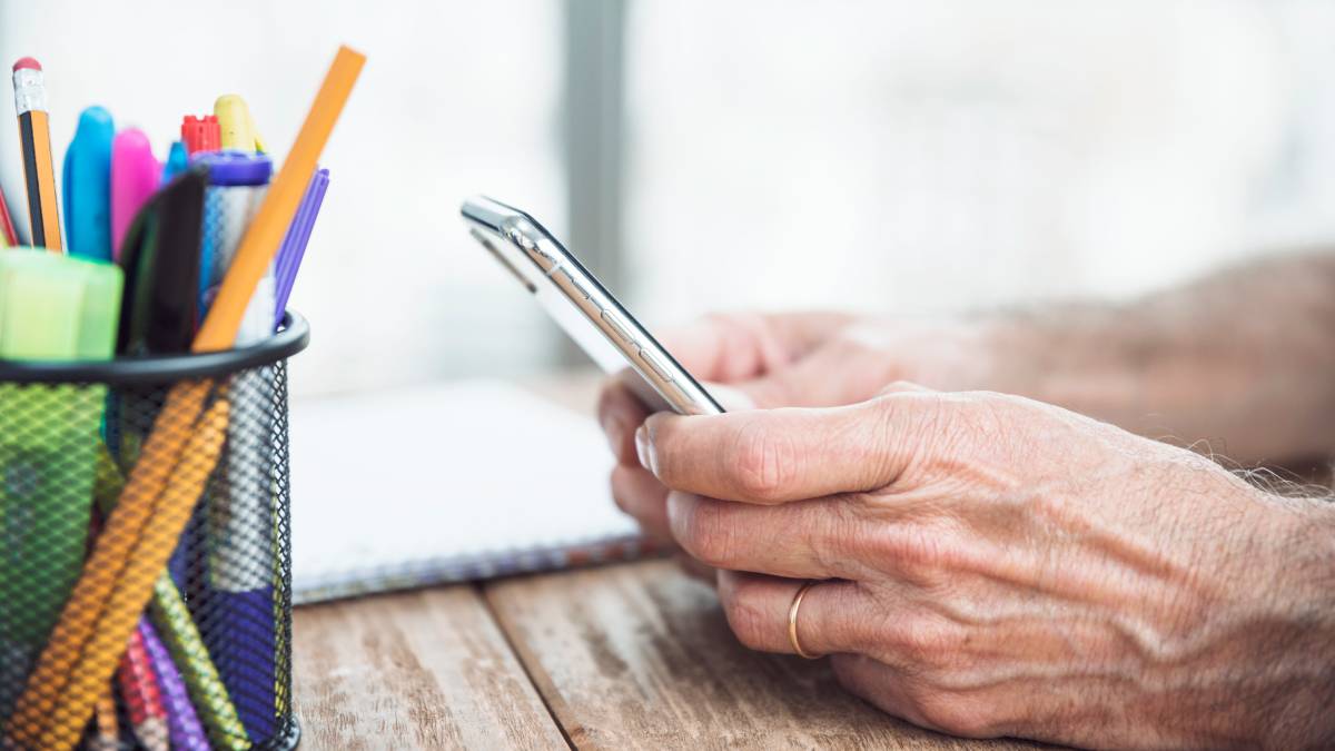 Proibição de celular em aula já mostra impacto real nas notas, apontam pesquisas (Foto: Freepik)
