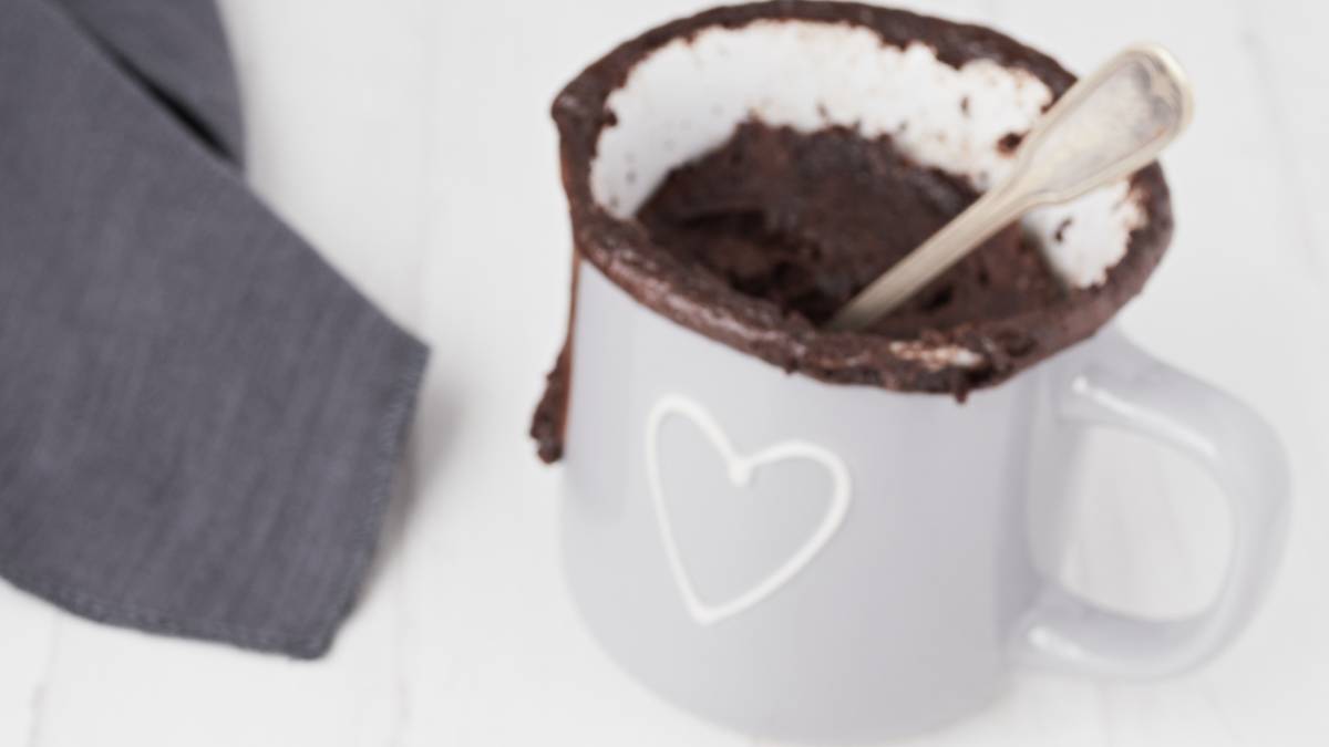 Textura fofinha e aroma irresistível: o bolo de chocolate de caneca prova que rapidez e sabor podem andar juntos. Foto: Pexels