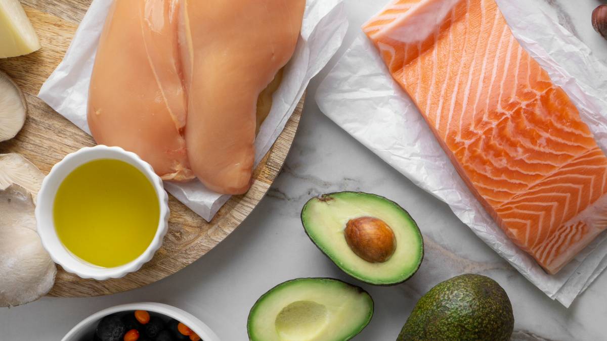 Proteínas e carboidratos de qualidade fazem a diferença nos resultados do treino. Foto: Freepik