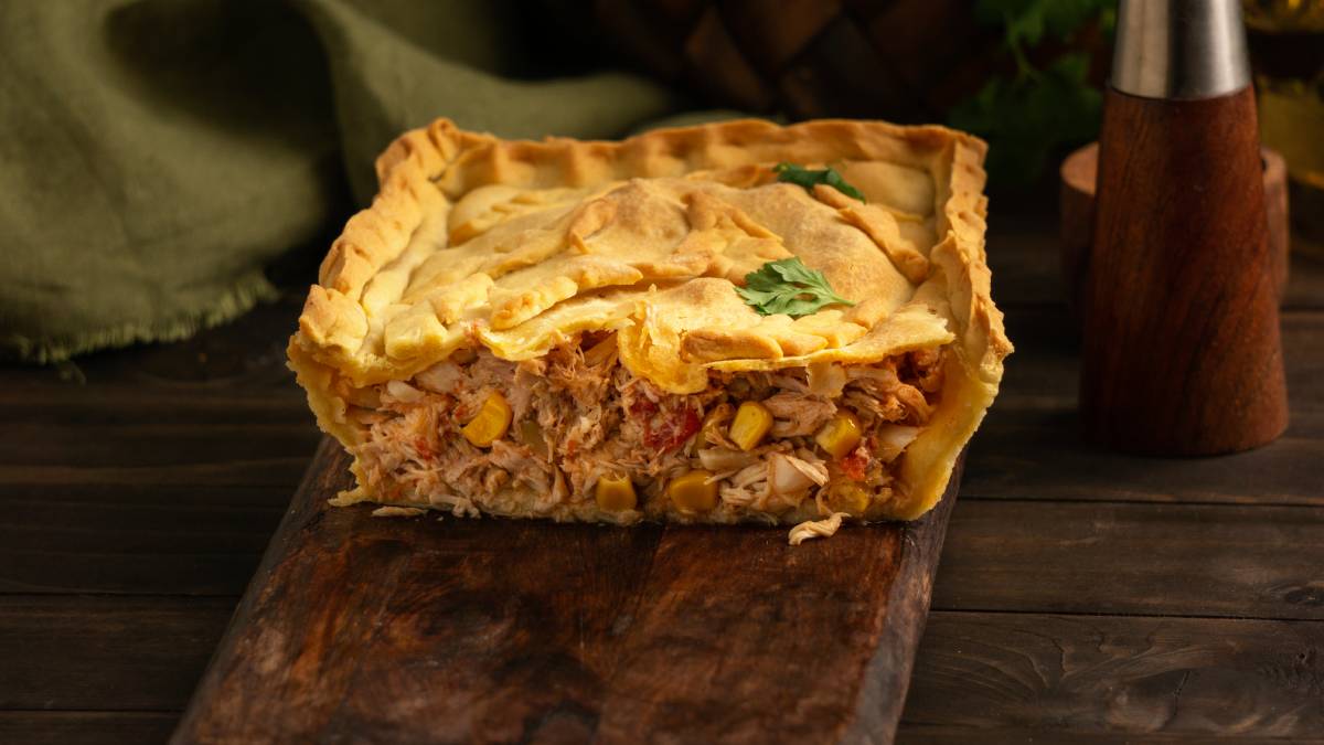 Massa macia e recheio bem temperado explicam o sucesso da empada de frango. Foto: Freepik