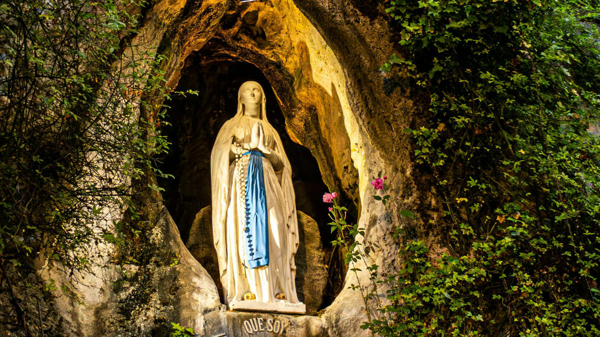 Mais tarde, São João Paulo II instituiu em 1992, também para o dia 11 de fevereiro, o Dia Mundial do Enfermo, reforçando a ligação entre Lourdes, o cuidado com os doentes e a missão de toda a Igreja de estar próxima de quem sofre. Foto: Pexels