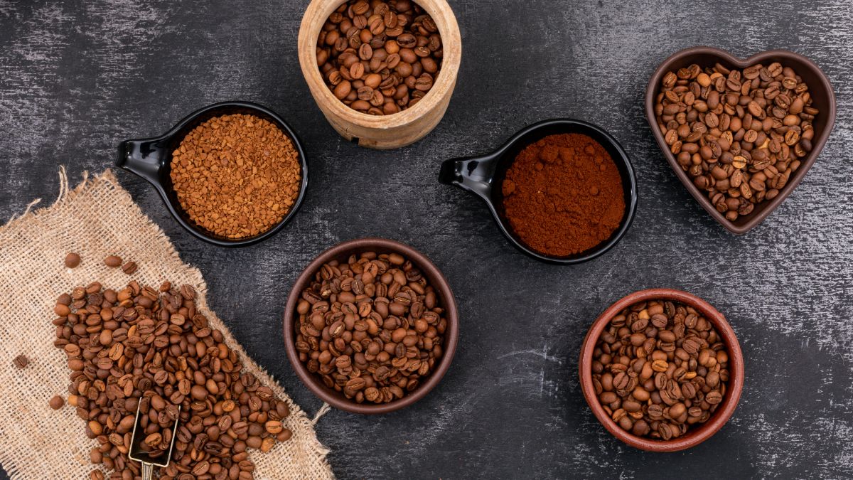 Na verdade, o excesso de cafeína tende a aumentar ansiedade, tremores e prejudicar a rotina de sono (Fotos: Freepik)