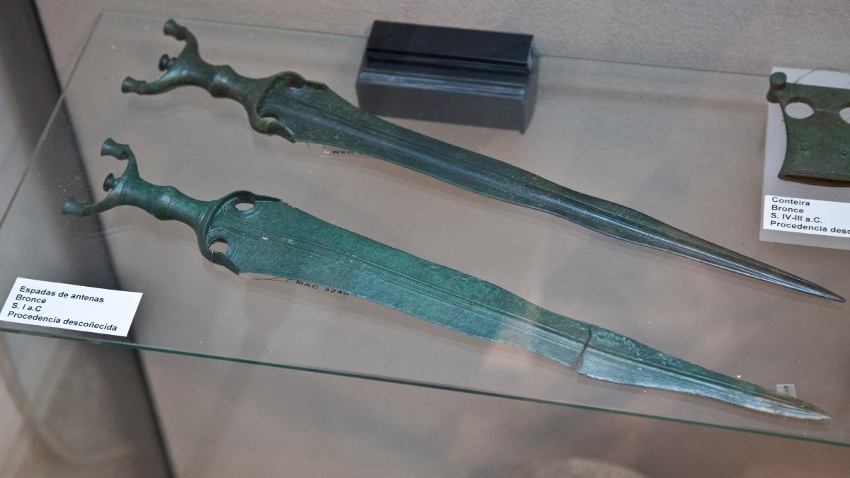 O que mais impressionou os arqueólogos foi o fato de que a espada parece ter ignorado a passagem dos milênios. Foto: Wikimedia Commons/Álvaro Pérez Vilariño