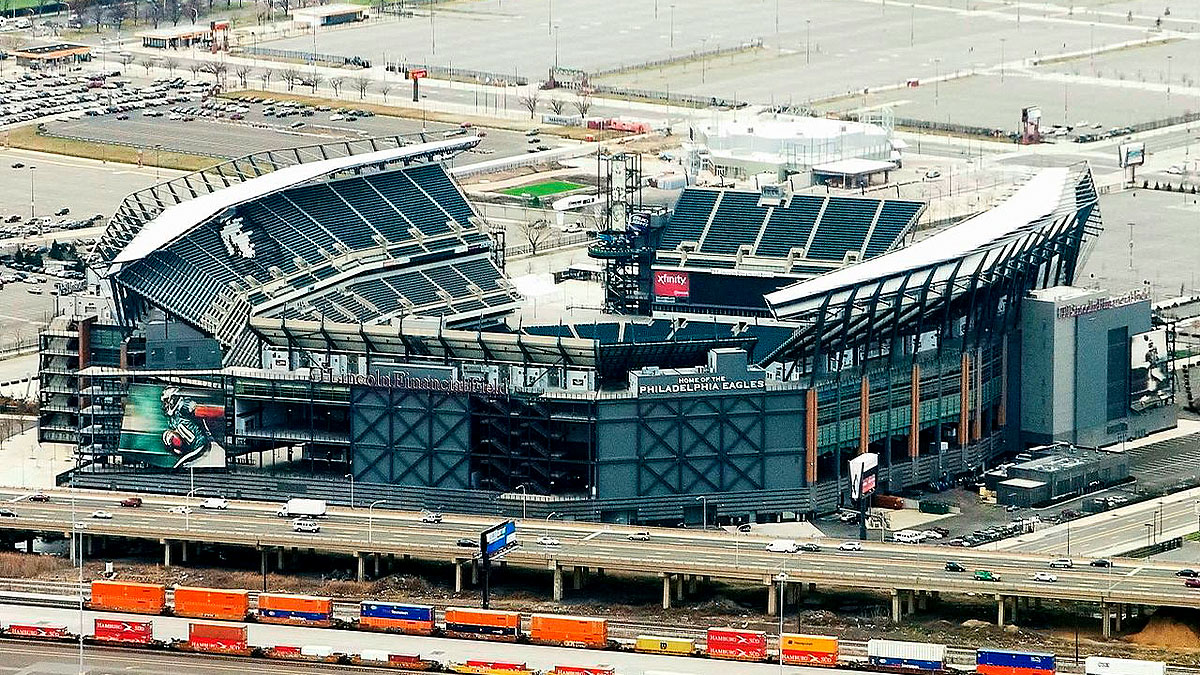 O Philadelphia Stadium foi inaugurado com a estrela amistosa entre Manchester United e Barcelona em agosto de 2003. Ronaldinho deu uma assistência para Patrick Kluivert marcando o primeiro gol da arena. Divulgação/Ron Reiring/Wikimedia Commons