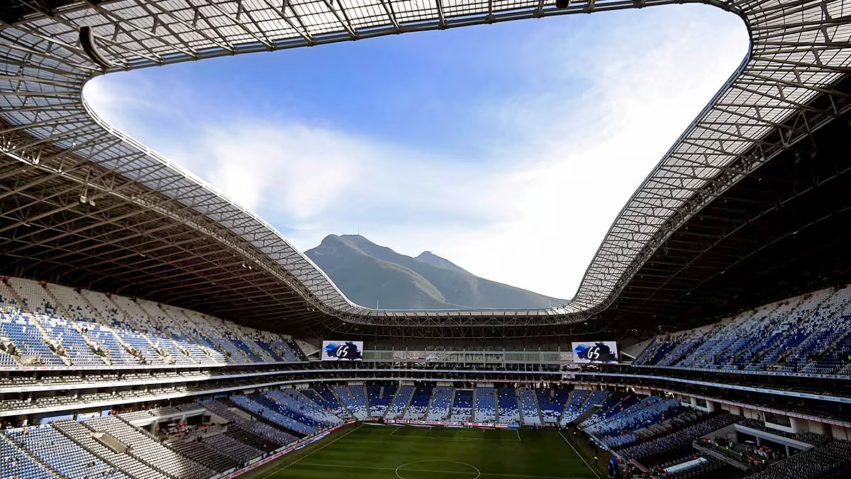 O Monterrey manda seus jogos nesta maravilha moderna, equipado com soluções compactas de energia e equipamentos de baixa tensão. O estádio foi o primeiro nas Américas a receber a certificação prata do Leadership in Energy & Environmental Design (LEED). Divulgação/FIFA