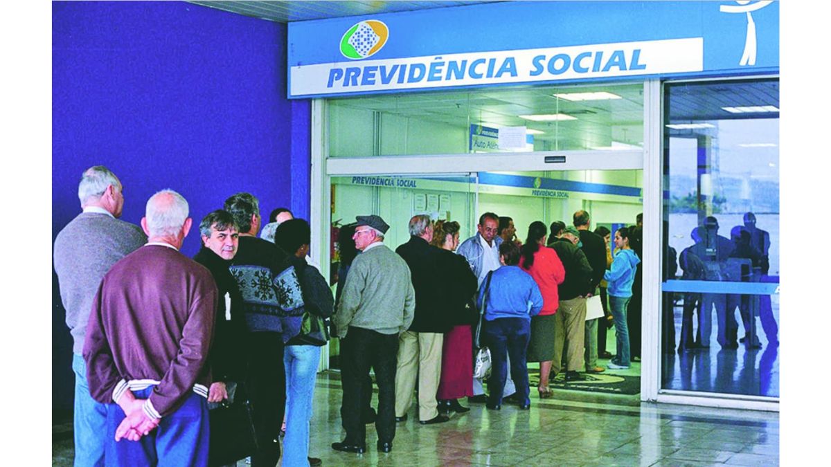 Novo teto do INSS chega a R$ 8,4 mil e movimenta segurados que buscam entender quanto vão receber e se o reajuste muda os planos de aposentadoria (Foto: Agência Brasil)
