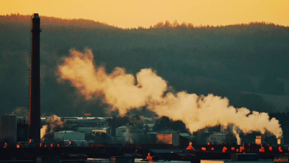 Grande parte do lixo em Tóquio é incinerada com alta tecnologia. O processo reduz volume e controla a emissão de poluentes. Foto: Pexels