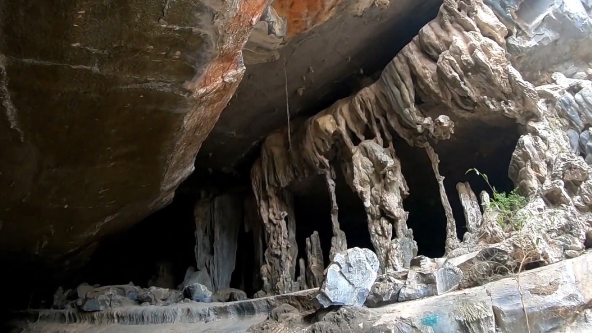 Apesar da beleza exuberante, a Gruta dos Caldeirões é um ambiente rústico e sem intervenção humana, o que exige cuidados rigorosos - (Fotos: Reprodução/YouTube)