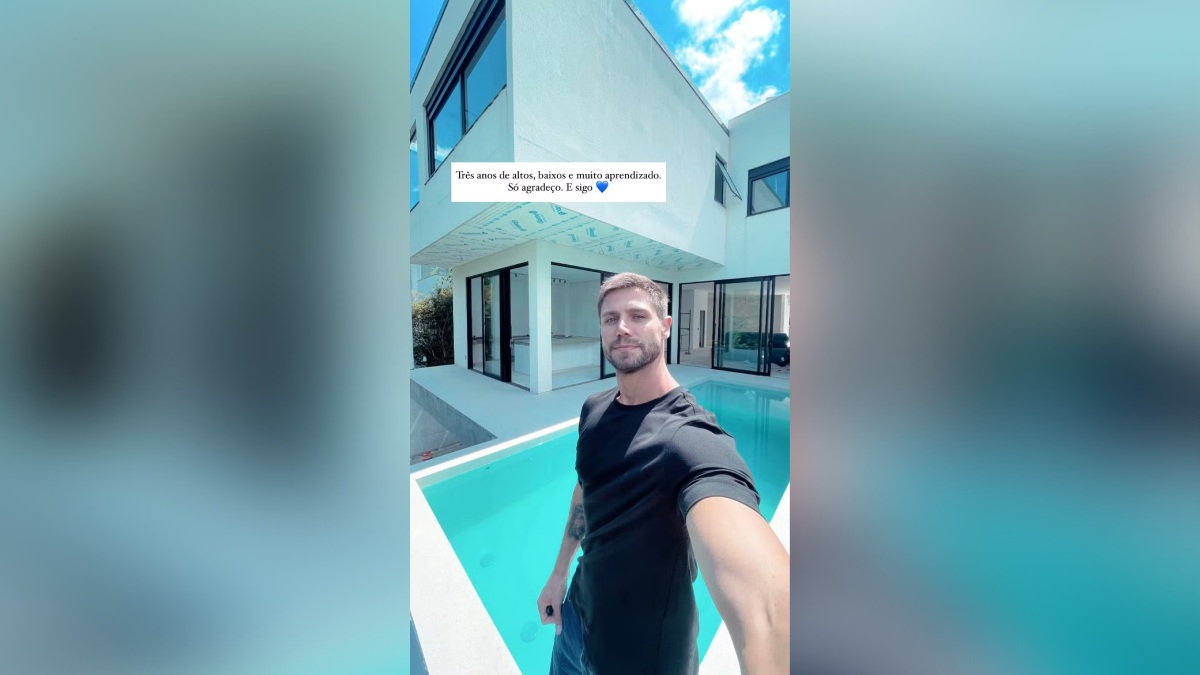 Na mansão do modelo também consta uma piscina e área gourmet