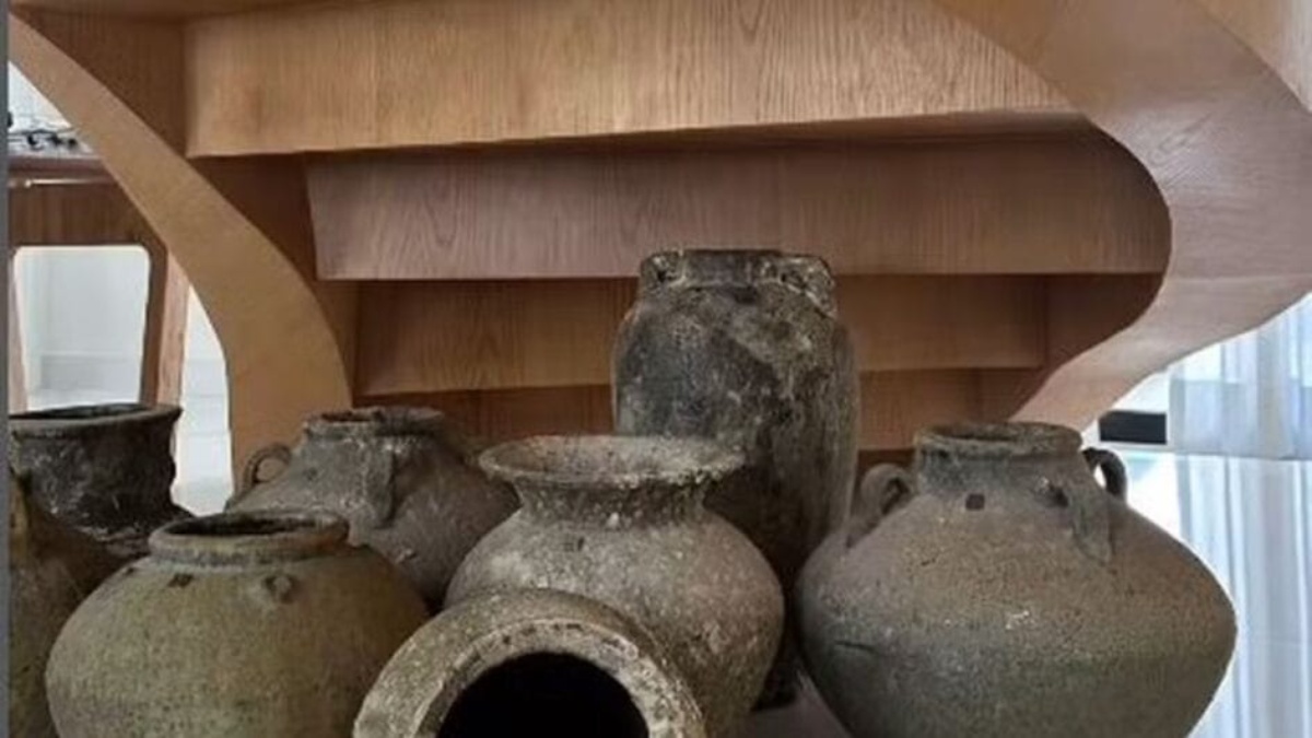 Propriedade se destaca pela piscina integrada ao jardim, além de um espaço gourmet equipado para receber eventos, churrascos e festas