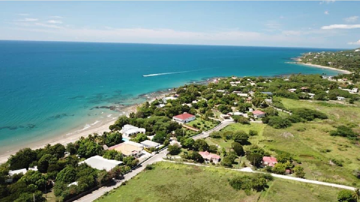 Estimativas de 2023 medem a contribuição do turismo no PIB de 20 a 30% (Foto: Treasurebeachjamaica / Wikimedia Commons)