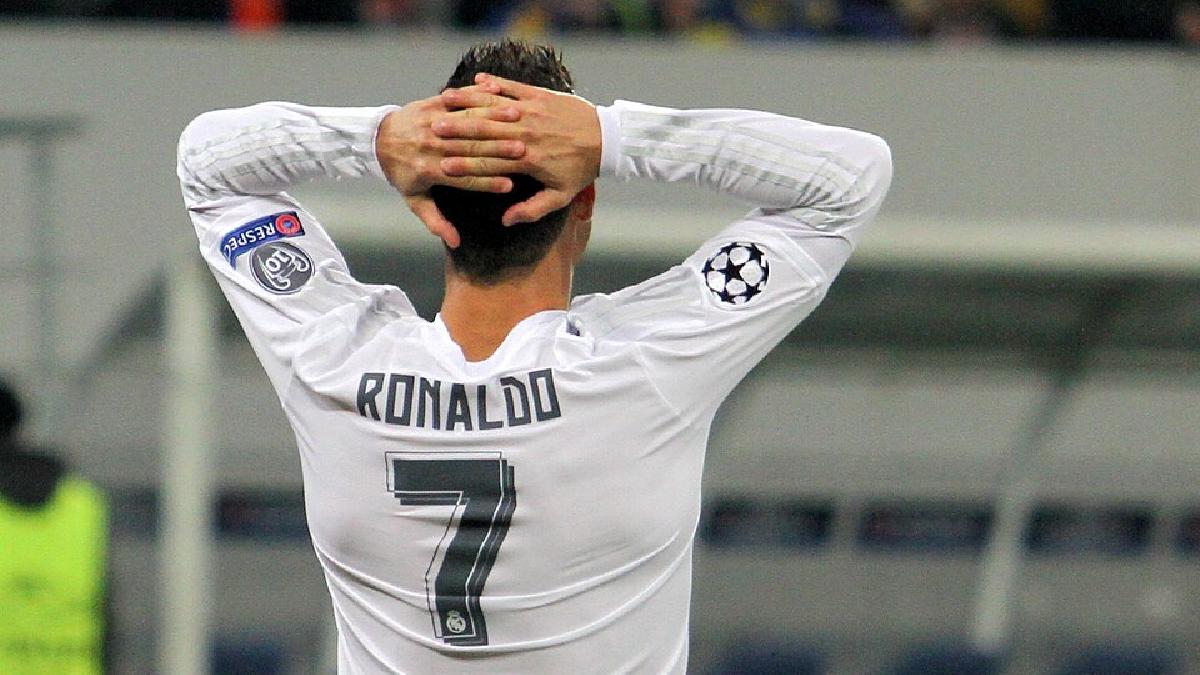 Outra marca do atleta é a camiseta 7 imortalizada em seu tempos no Real Madrid (Foto: Oleg Dubyna / Wikimedia Commons)