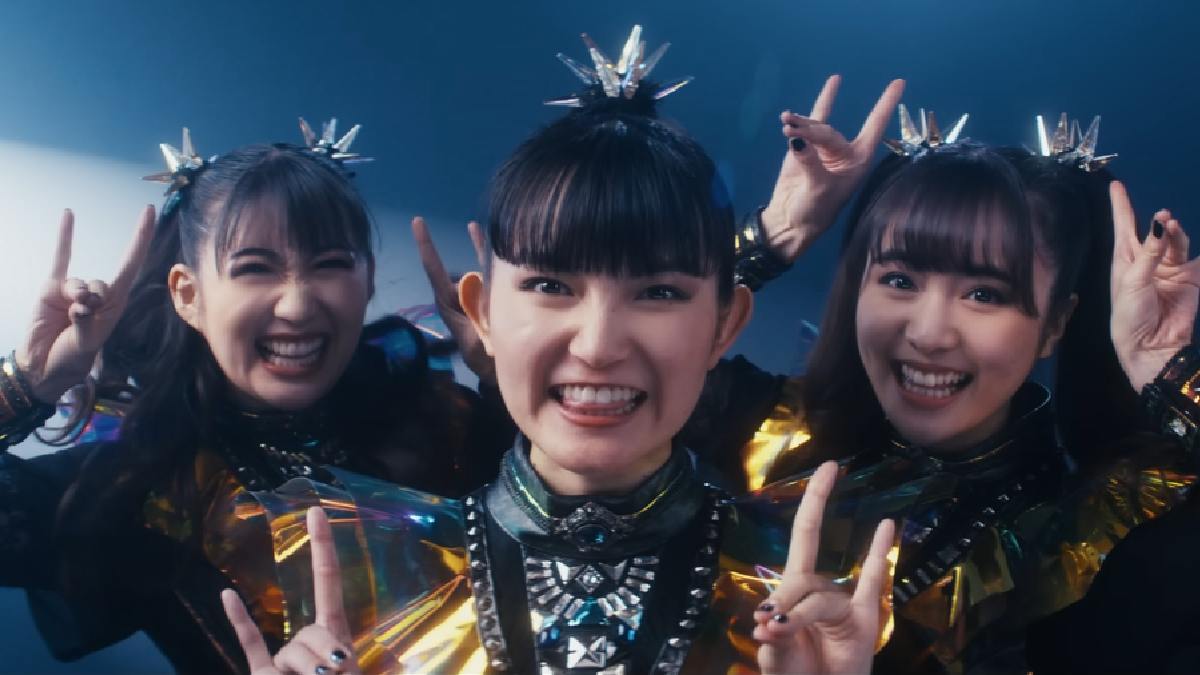 A Baby Metal ficou famosa pela figura das suas cantoras, que mesclam a potência do rock em instrumentais pesados e a voz doce e delicada do J-Pop
