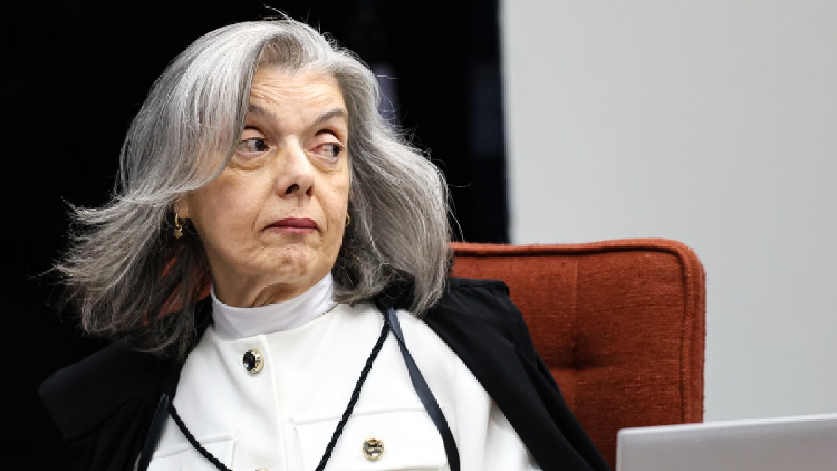 Em meio a uma crise dessa magnitude, até mesmo falas desleixadas se tornam combustível para os opositores, como aquela citada pela ministra Cármen Lúcia em sessão sobre regulação das mídias sociais. Em que, após falar que era contra a censura, discursou o seguinte: "Mas também não se pode permitir que estejamos numa ágora em que haja 213 milhões de pequenos tiranos soberanos." (Foto: Marcelo Camargo / EBC)