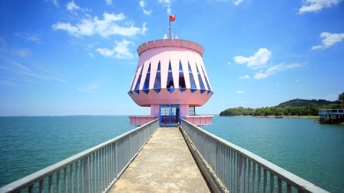A região de Tay Ninh, onde fica o lago, é conhecida por paisagens amplas e céu aberto (Foto: Skydtt / Wikimedia Commons)