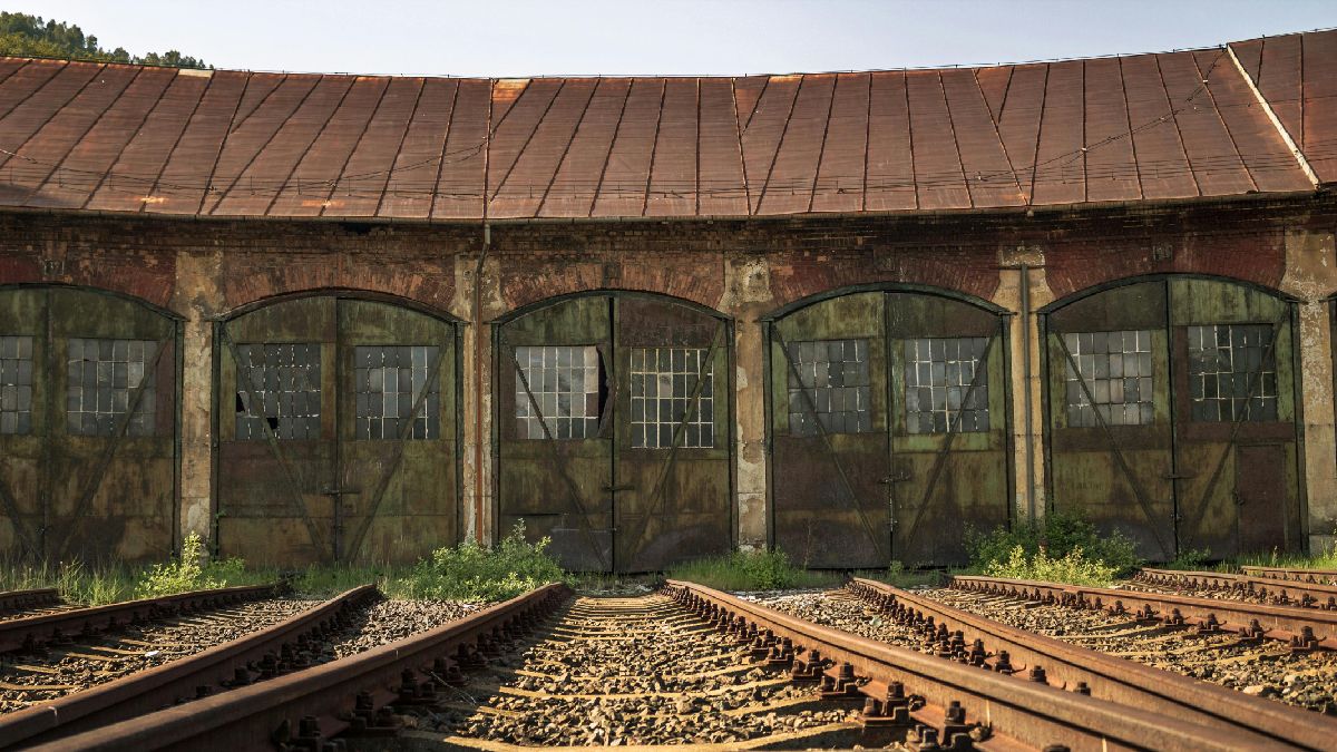 Plataformas e galpões antigos mostram como o embarque e desembarque sustentavam comércio local (Foto: Pexels)