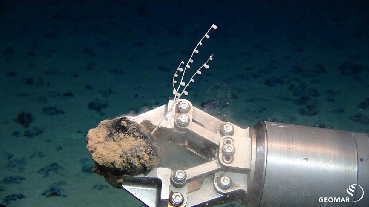 A mineração subaquática é uma das novas frentes de exploração mineral frente ao esgotamento das reservas clássicas (Foto: ROV-Team/GEOMAR / Wikimedia Commons)