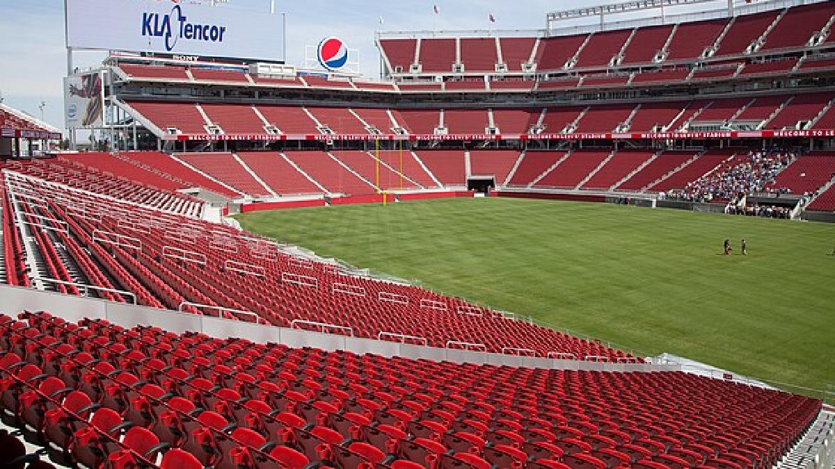 Evento ocorrerá no Levi's Stadium, casa dos San Francisco 49ers, na cidade homônima de São Francisco, Califórnia (Foto: Matthew Roth / Wikimedia Commons)