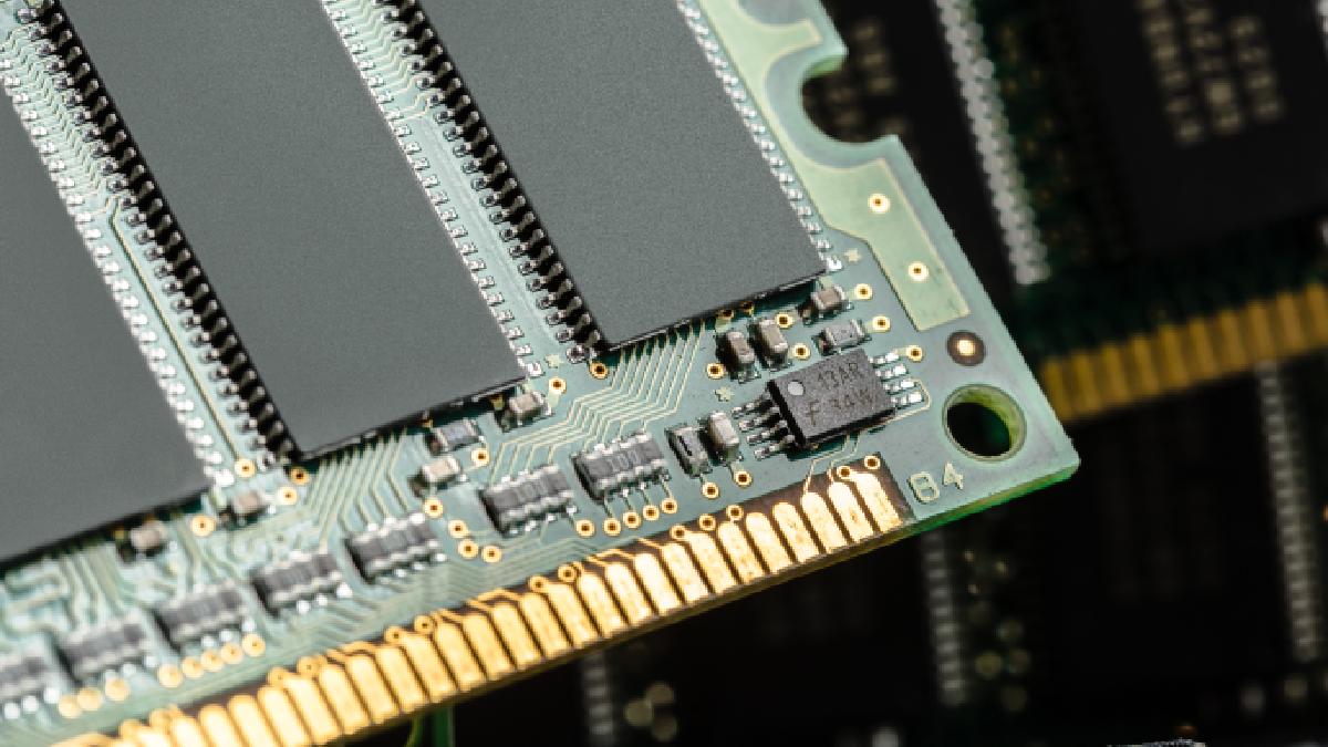 2026 começa com registros recordes no aumento dos preços de componentes digitais, e o caso mais emblemático são as memórias RAM, em grande parte puxados pela escassez de chips e minerais terras raras (Foto: Freepik)