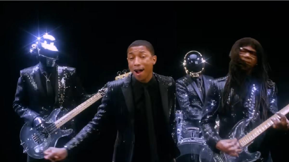 O clipe é marcado pelas roupas reflexivas e retrofutristas do Daft Punky