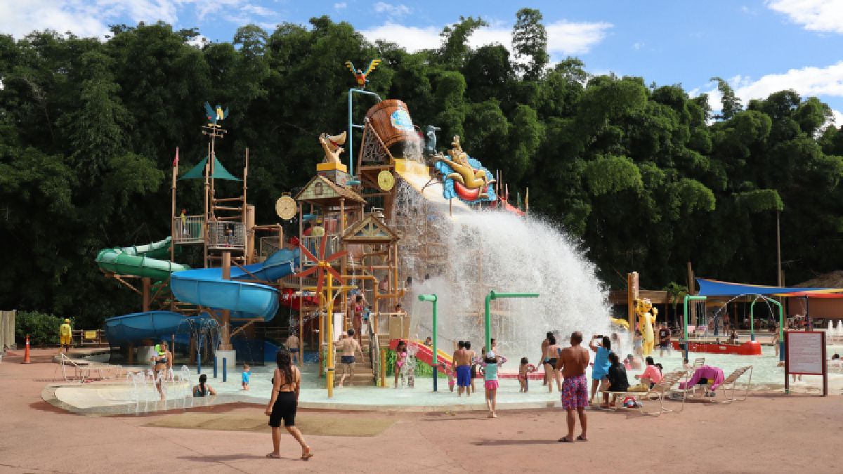 Close nos escorregadores ajuda a abrir a galeria com impacto e combina com o perfil "parque aquático" que colocou Olímpia no mapa do turismo (Foto: Pexels)