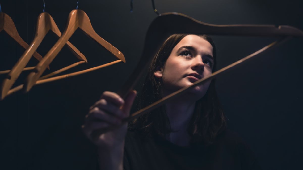Ao invés de armazenar apenas uma peça de roupa, alguns modelos podem acumular até dez roupas (Foto: Freepik)