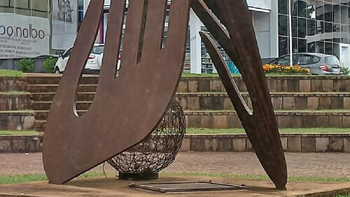 Monumento do Cinquentenário é um dos marcos urbanos de Marau e aparece em registros recentes da cidade (Foto: Sintegrity / Wikimedia Commons)