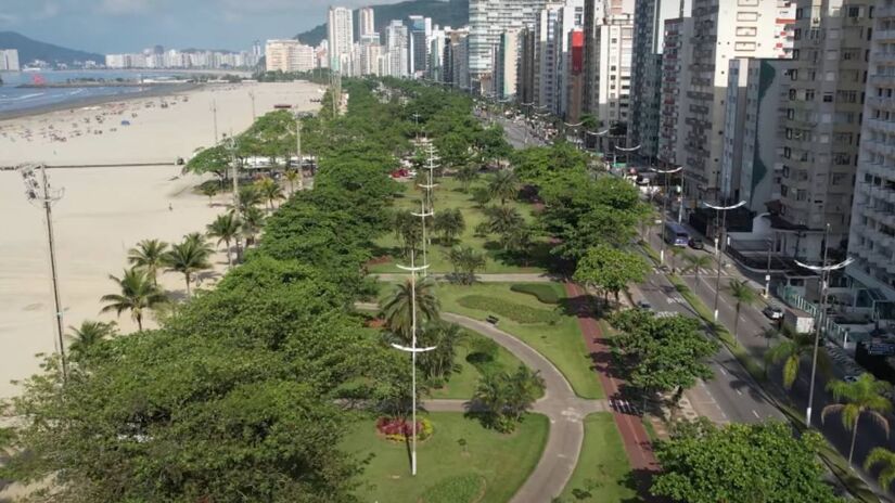 Reconhecimento oficial pelo Guinness aconteceu em 2001, destacando o paisagismo geométrico e a explosão de cores das flores que adornam o trajeto.