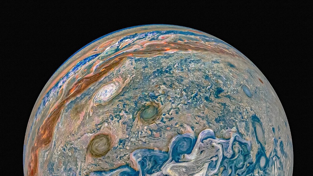 Um novo estudo indica que Júpiter possui mais oxigênio do que o Sol, sugerindo que o planeta incorporou grandes quantidades de gelo em sua formação (Foto: NASA/JPL-Caltech/SwRI/MSSS)