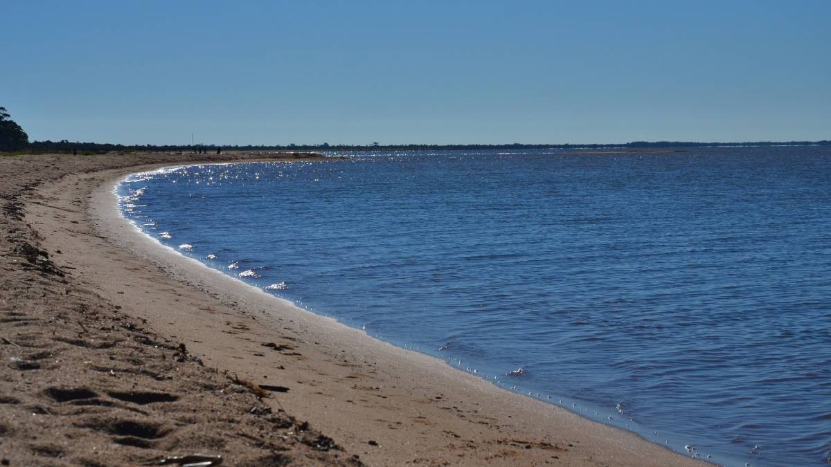 Além da pesca, a navegação comercial e regional depende das condições de profundidade e variação do nível da água (Foto: Wikimedia Commons/ Kelly da Silva KS)