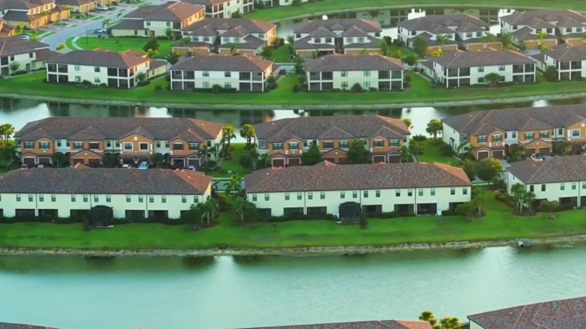 A nova residência de Zuckerberg fica à beira da Baía de Biscayne e impressiona pelos seus números - (Reprodução/YouTube)