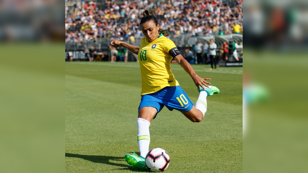 De Dois Riachos, em Alagoas, para o mundo: ainda adolescente, Marta já mostrava que o talento que nascia no interior mudaria a história do futebol feminino.
