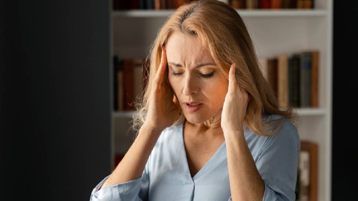 Consumir conteúdos em velocidade acelerada pode aumentar o estresse, afetar a memória e alterar a forma como o cérebro processa informações, segundo especialistas (Foto: Freepik)