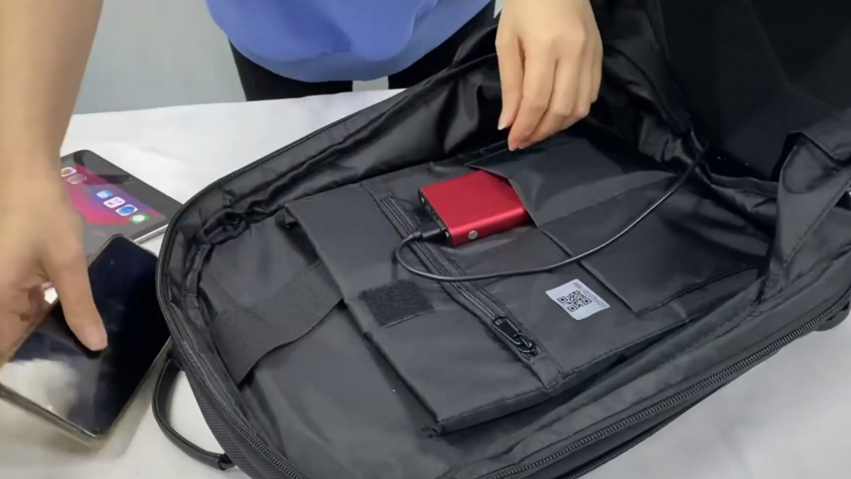 Com a fusão entre a moda urbana e o mundo digital, o acessório deixa de ser apenas um utilitário para se tornar uma ferramenta de visibilidade e proteção no dia a dia. - Fotos: Reprodução/YouTube