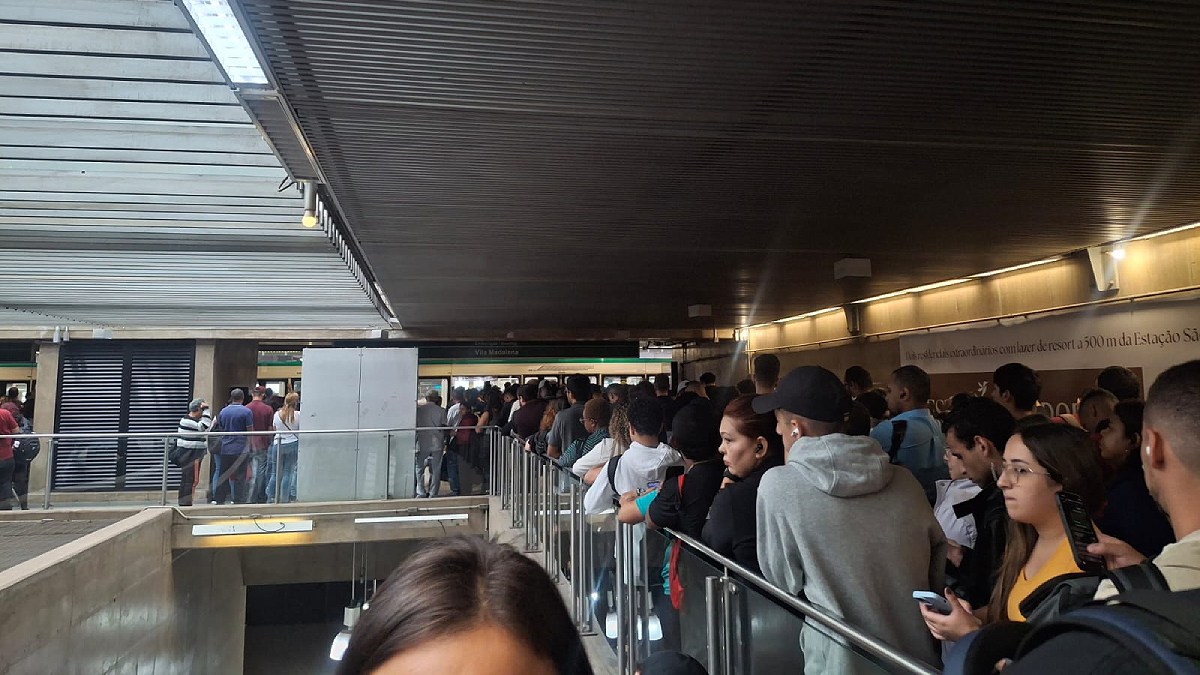 Estações e os trens estão com lotação acima do normal, com um tempo de espera superior a 30 minutos para o deslocamento. Foto: Adrielle Gaseta/Gazeta de S.Paulo