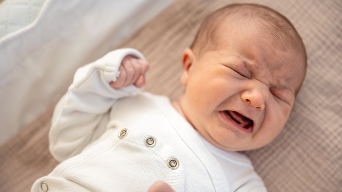 Um bebê que para de chorar nem sempre está calmo; ele pode ter aprendido que ninguém virá ajudá-lo
