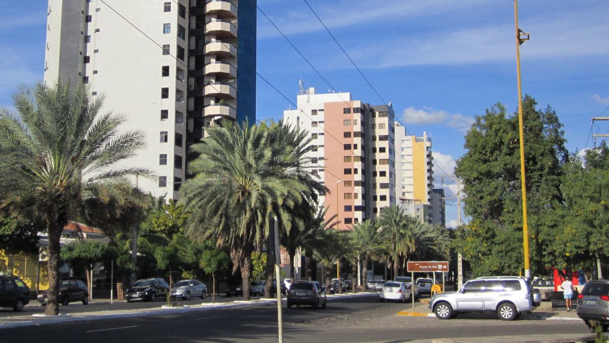 O avanço econômico ganhou reforço com a chegada da Universidade Federal do Vale do São Francisco, que atrai estudantes e movimenta comércio e serviços