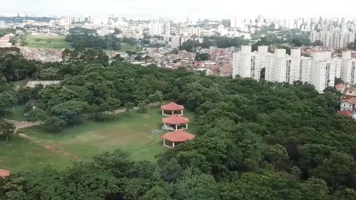 Parque Raposo Tavares: A área foi recuperada e hoje funciona como parque com trilhas, lazer e estrutura para o dia a dia no Butantã. Foto: Reprodução/Youtube