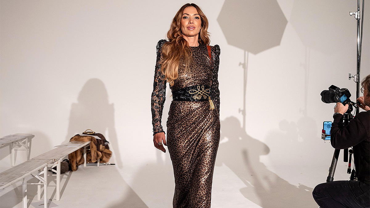 Durante o período em que esteve em Paris, Patrícia Poeta compartilhou fotos e vídeos nas redes sociais, exibindo figurinos de alta-costura e reforçando sua conexão com o universo da moda.