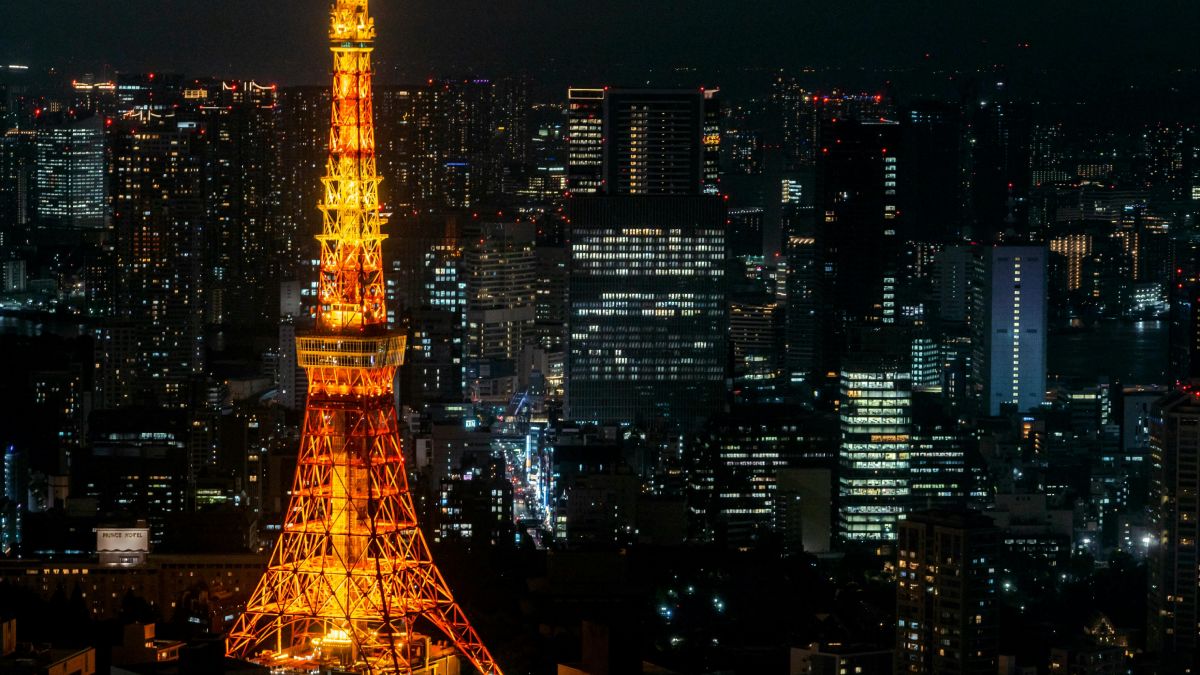 Tamanha influência fez com que ela servisse de inspiração para outra construção icônica, a Torre de Tóquio, erguida em 1958 no Japão (Foto: 扬 卢/Pexels)