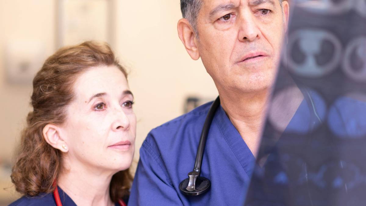 Um menino britânico de 9 anos, chamado Alfie Phillips, se tornou o primeiro paciente no Reino Unido a passar por uma cirurgia inovadora para aumentar a altura de uma perna