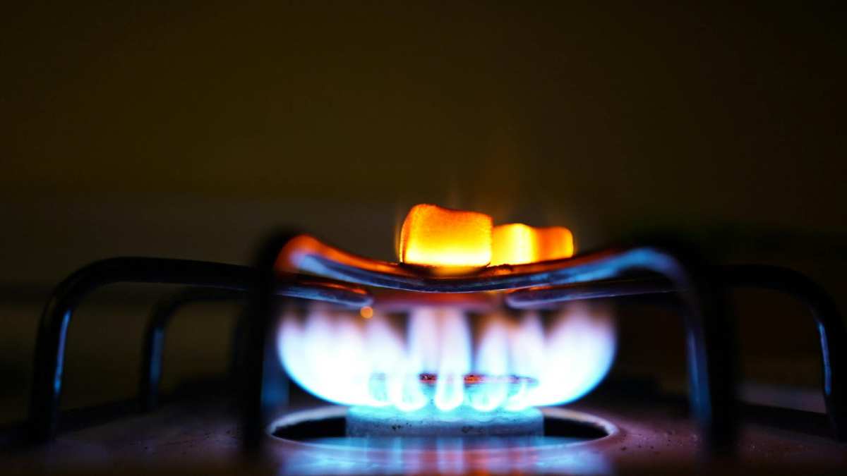 Com prazos de validade de cinco anos e regras de ventilação específicas, a manutenção do gás doméstico exige atenção a detalhes que muitas vezes passam despercebidos. Foto: Banco de imagens