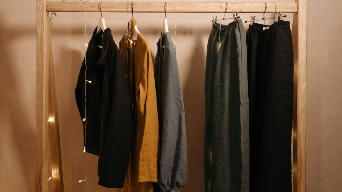 Pior ainda é quando você precisa justamente daquela blusa específica e ela ainda está úmida (Fotos: Pexels)