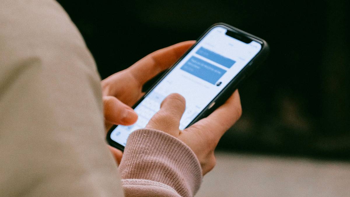 Mas, em plena era dos smartphones, um comportamento chama atenção: boa parte dos jovens prefere digitar do que atender uma ligação