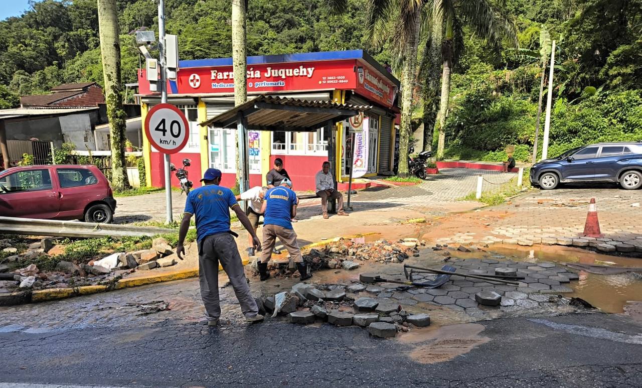 Trecho afetado da Rio-Santos, na altura do km 175+800, em Juquehy - Divulgação/Prefeitura de São Sebastião