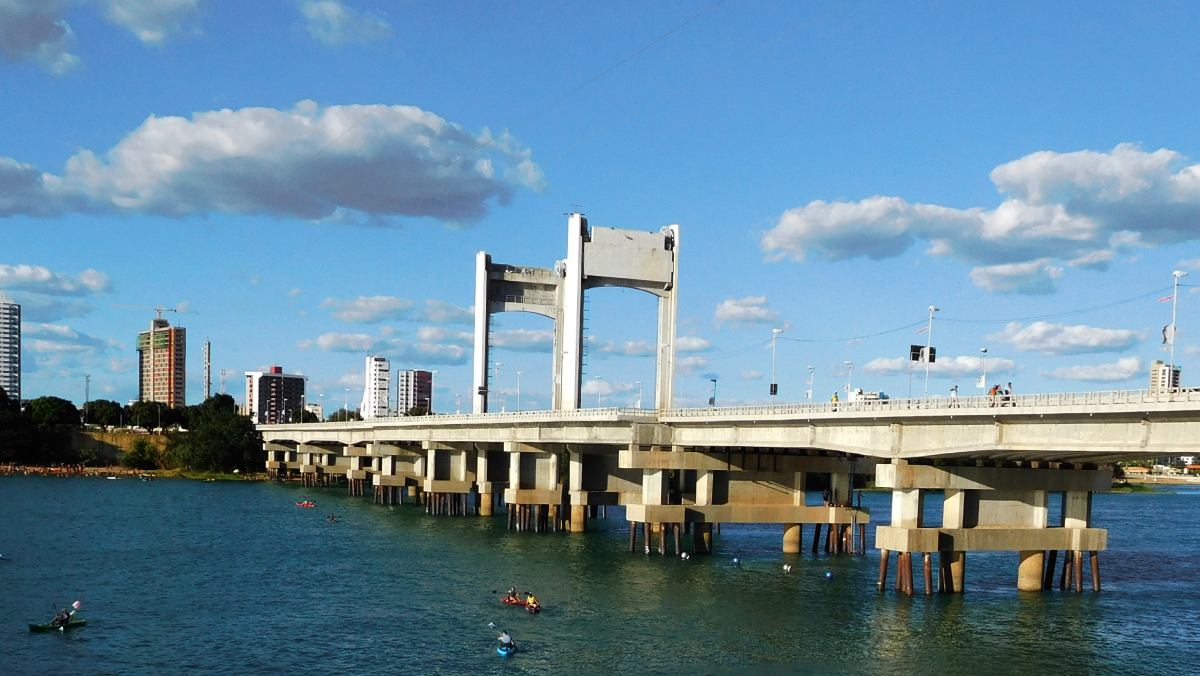 A Ponte Presidente Dutra simboliza a integração regional e o crescimento que conectou Pernambuco e Bahia.
