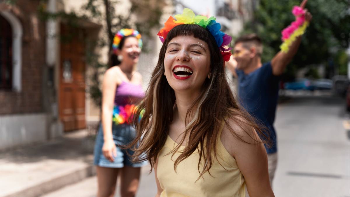 Depois de dias de festa, música alta e pouca rotina, muita gente acorda na quarta-feira de Cinzas com uma sensação difícil de explicar