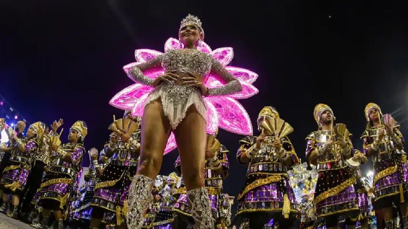 Rosas de Ouro foi a campeã do Carnaval de 2025/Paulo Pinto/Agência Brasil